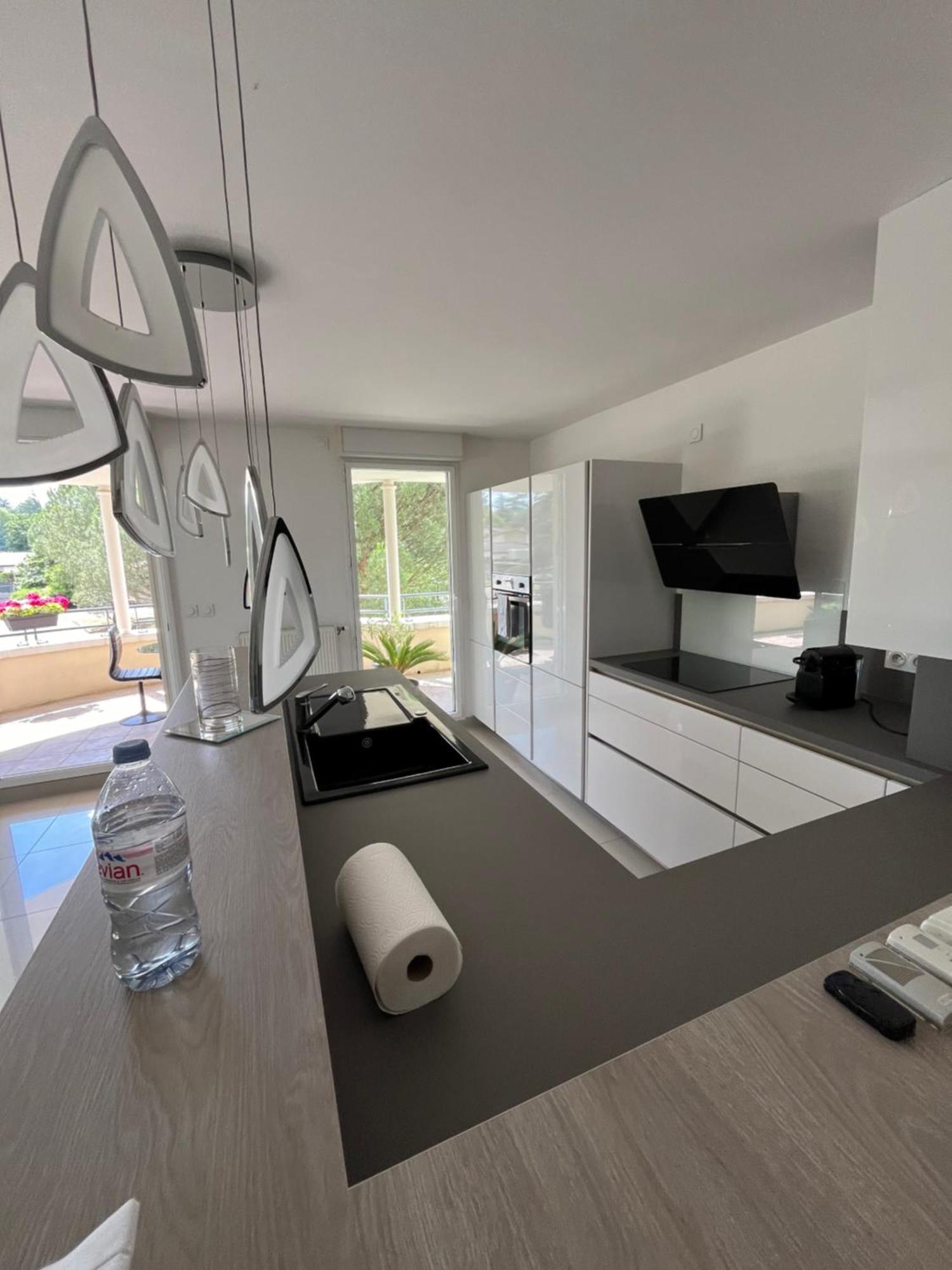 Appartement Entierement Equipe Charbonnières-les-Bains Buitenkant foto
