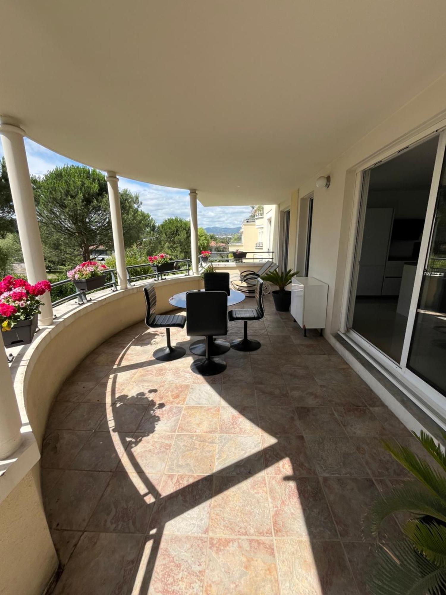 Appartement Entierement Equipe Charbonnières-les-Bains Buitenkant foto