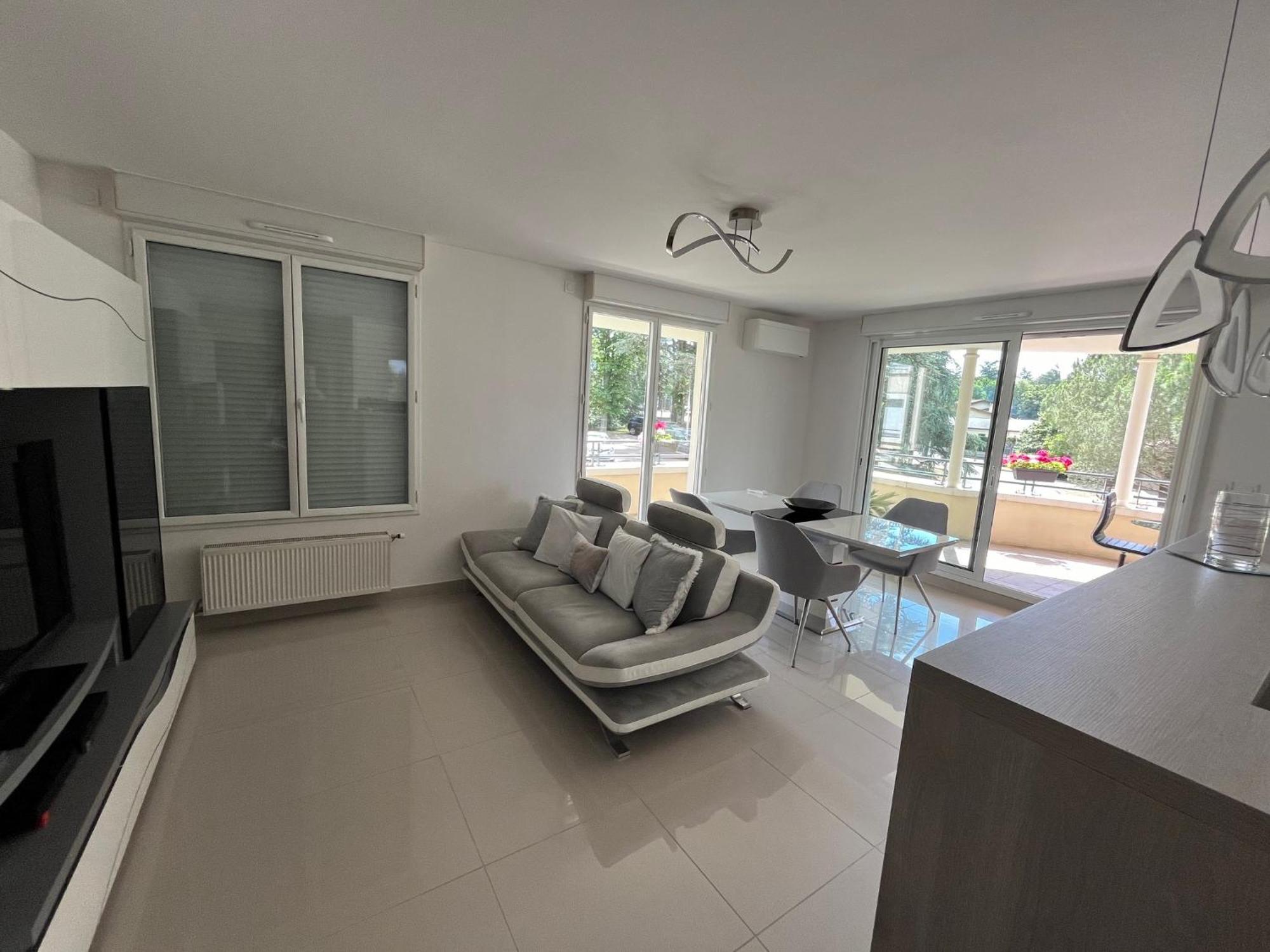 Appartement Entierement Equipe Charbonnières-les-Bains Buitenkant foto